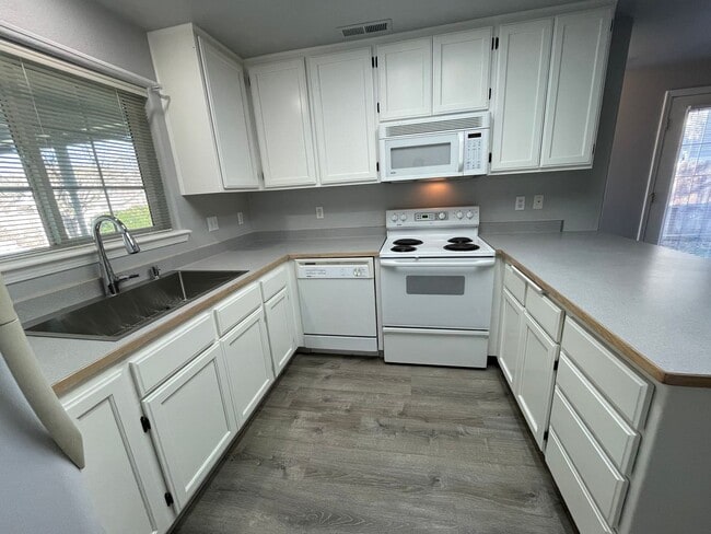 Building Photo - 1546-1548 Skyhawk Ridge