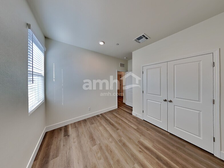 Building Photo - 521 Sacred Lotus Pl