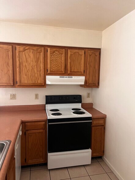 Building Photo - 2536 N Corinthian Garden Dr
