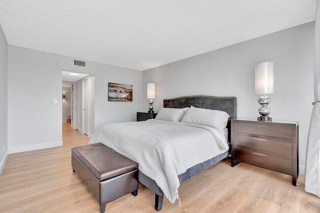 Building Photo - 1 Harbourside Dr