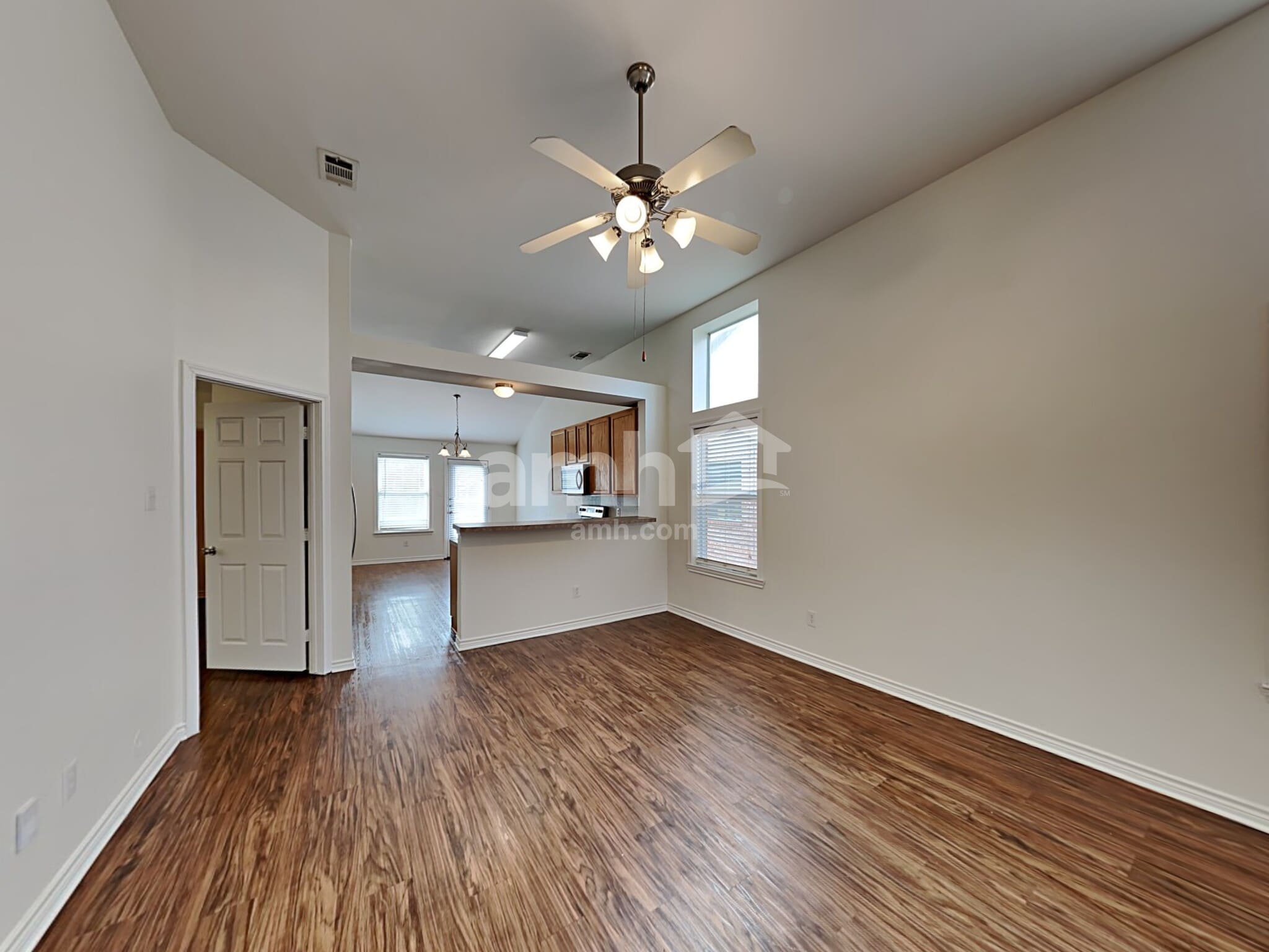 Building Photo - 9024 Eastwood Ave