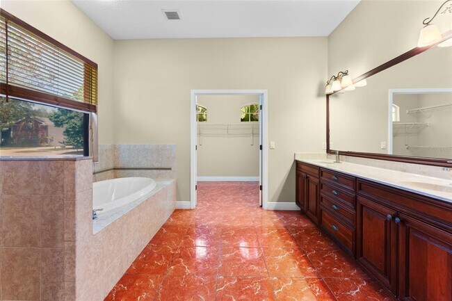 Building Photo - 614 Vintage Way