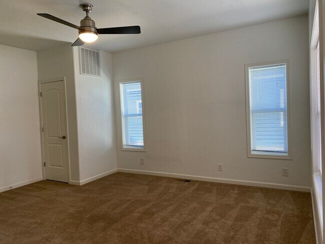 Building Photo - 509 East Kiowa-102