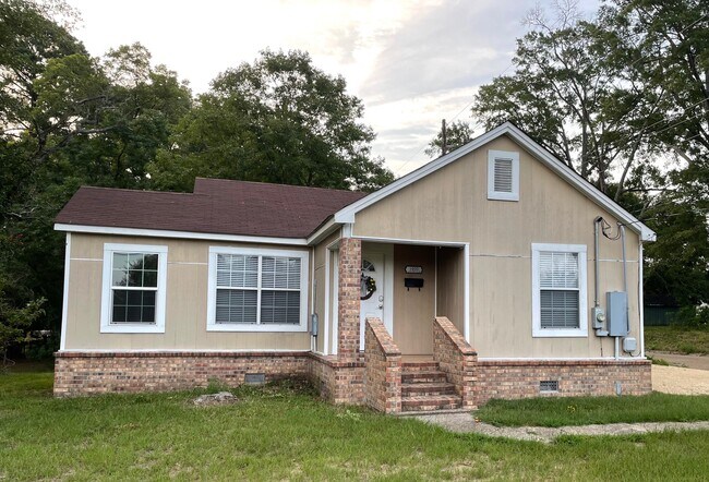 Building Photo - 1400 Lewisville Rd