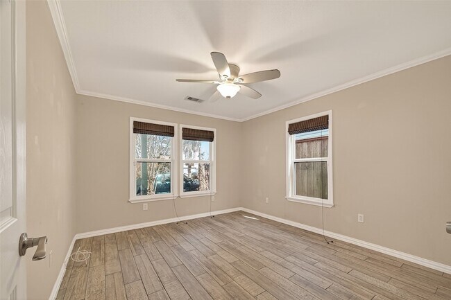 Building Photo - 5721 Sylvia Dr