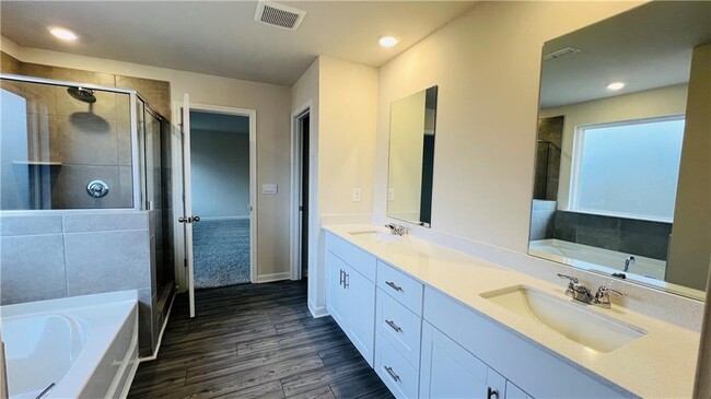 Building Photo - 6056 Hickory Crk Ct