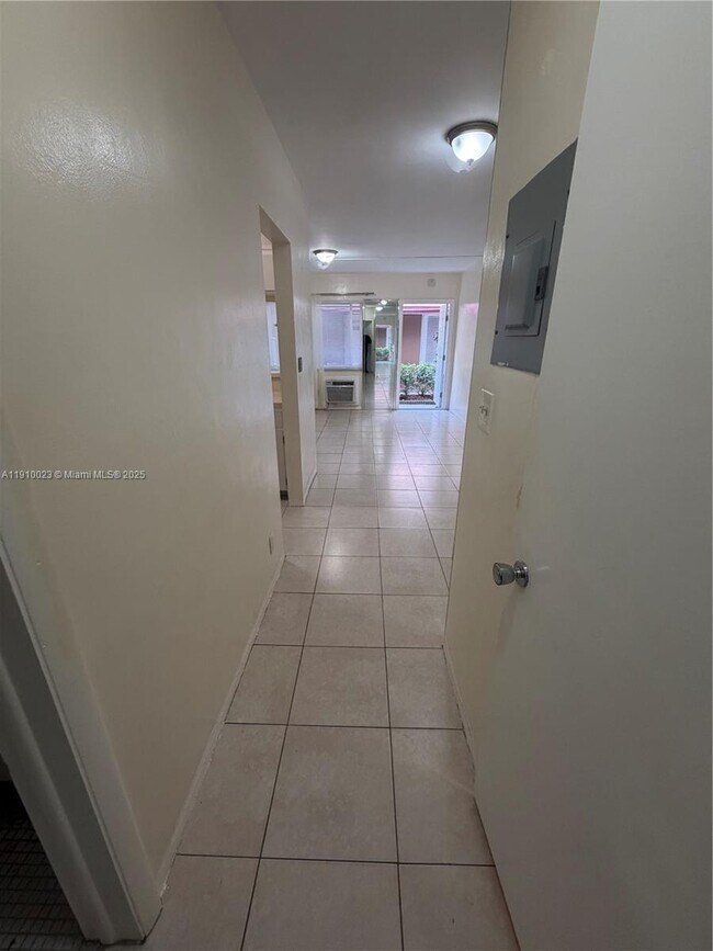 Building Photo - 2838 Madison St