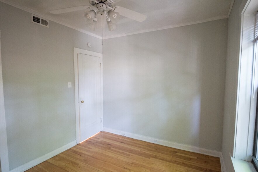 Building Photo - 3007 N Racine Ave