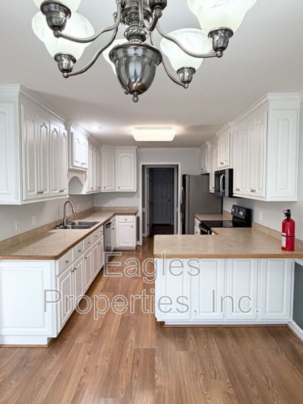 Building Photo - 200 Myrna Dr