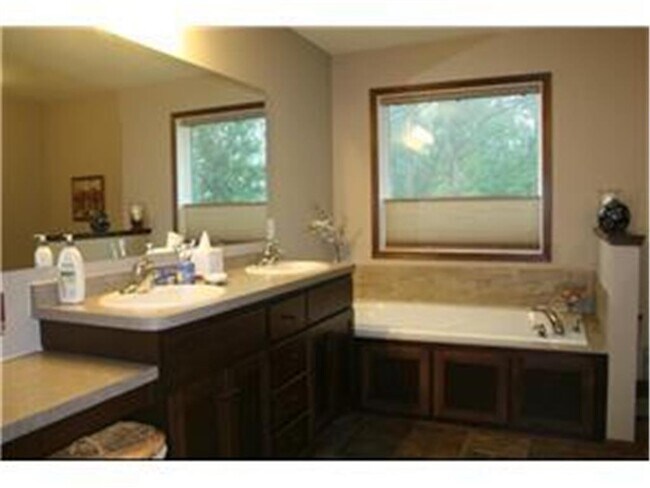 Building Photo - 3053 130th Ct NE