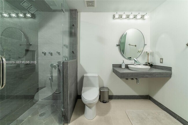 Building Photo - 6515 Collins Ave