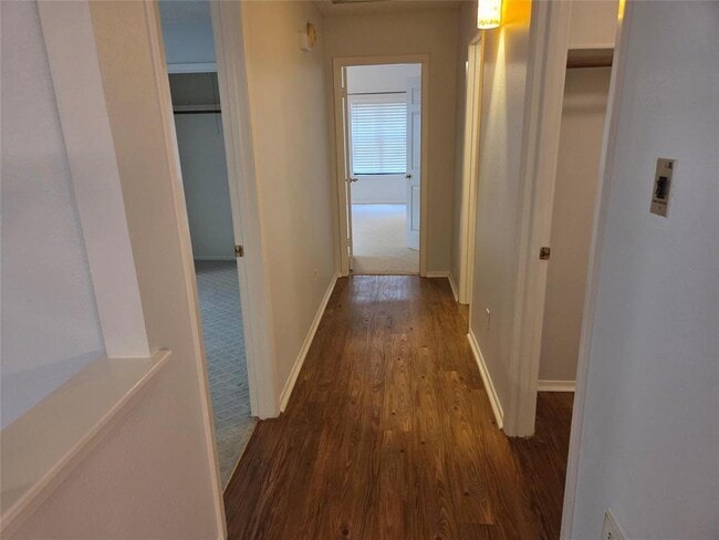 Building Photo - 8111 Baywood Dr