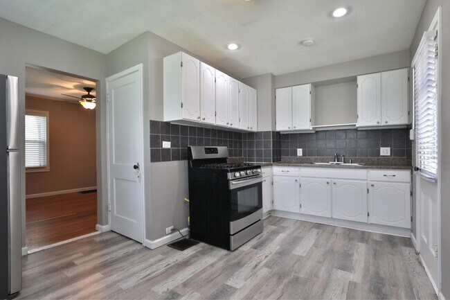 Building Photo - 2725 Allegheny Ave