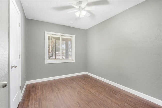 Building Photo - 4715 W Knights Ave