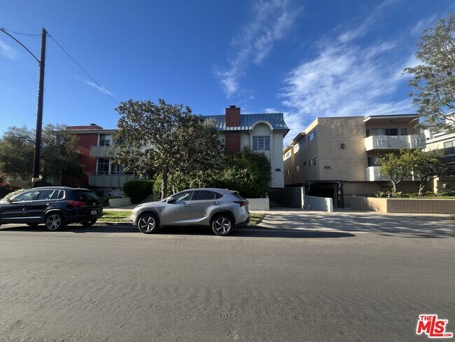 Building Photo - 11937 Darlington Ave