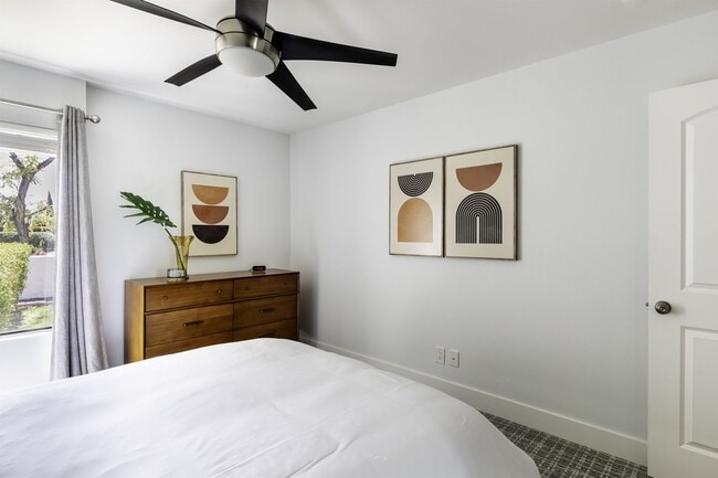 Building Photo - Serene Oasis Condo in Palm Springs (Monthly Only - No Long Term)