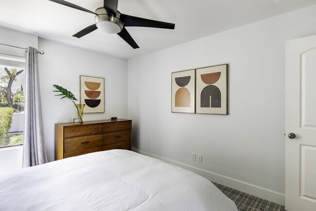 Building Photo - Serene Oasis Condo in Palm Springs