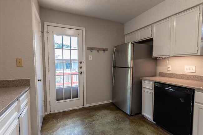 Building Photo - 12909 Campos Dr