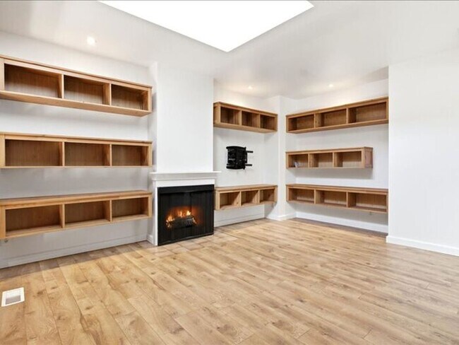 Building Photo - Cottonwood Heights 5 bed 3 bath Twin Home