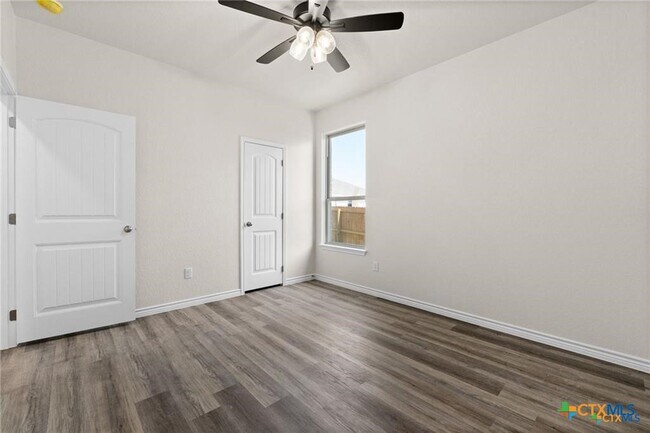 Building Photo - 122 Leon Ln