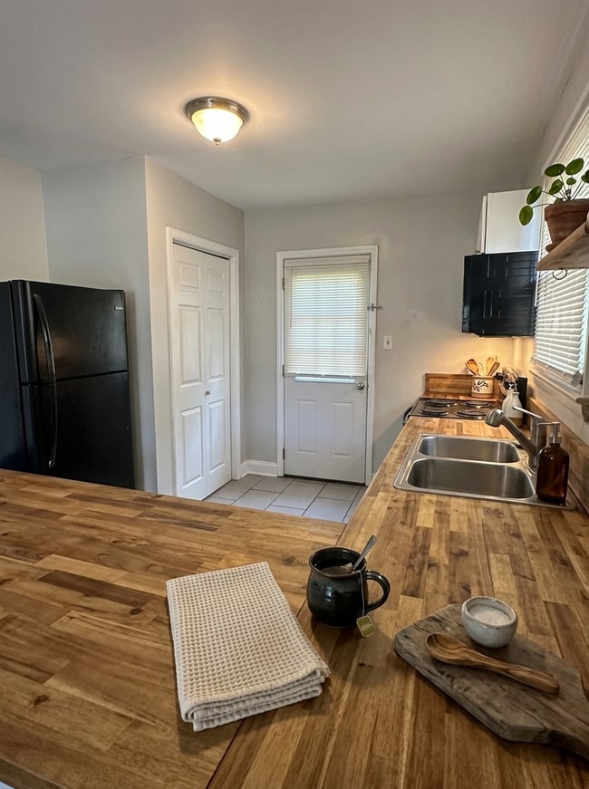 Building Photo - Charming Chilhowee Hills Cottage – Vintage Character Meets Modern Updates, Pets Welcome!
