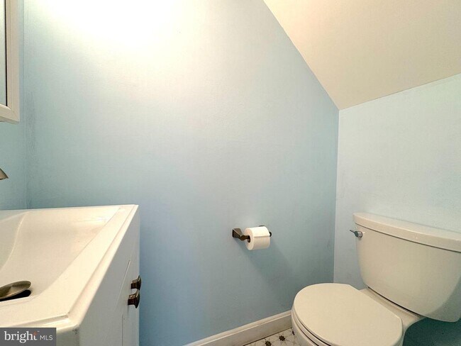 Building Photo - 5612 7th Rd S