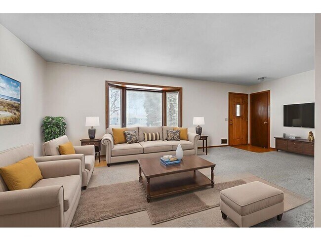 Building Photo - 10517 Quebec Ave N