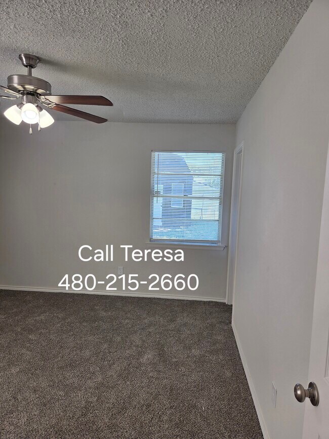 Building Photo - 4325 Chestnut Dr