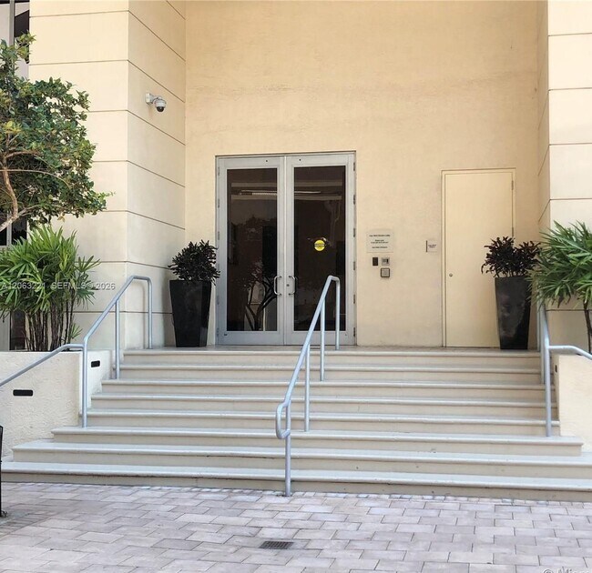 Building Photo - 1050 Brickell Ave
