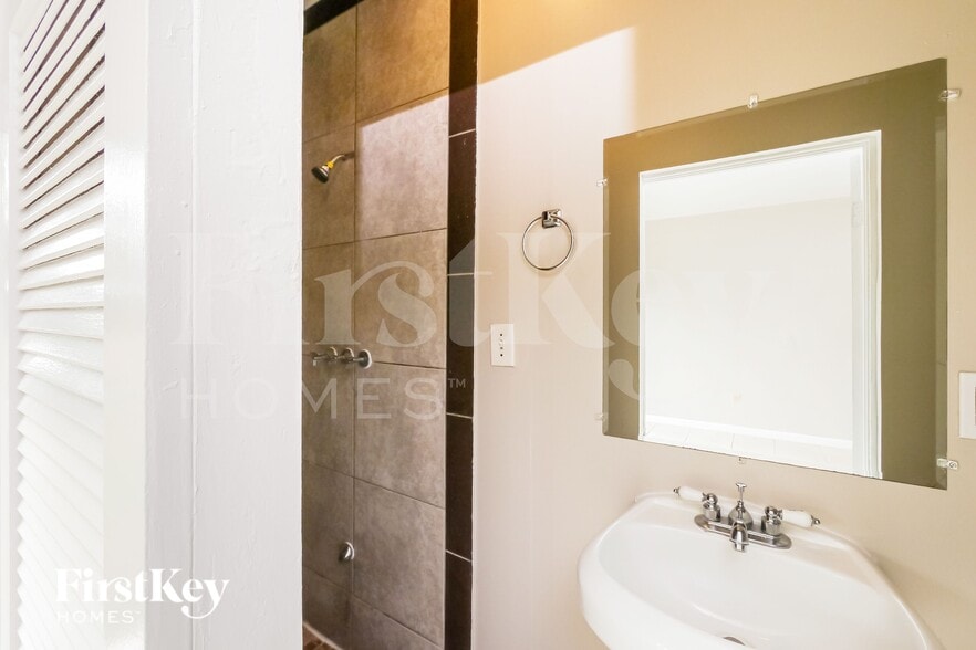 Building Photo - 2830 Johnson St