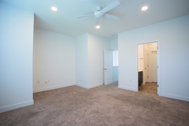 Building Photo - 1032 Skyline View Way