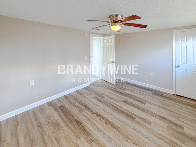 Building Photo - 6135 Seabreeze Dr