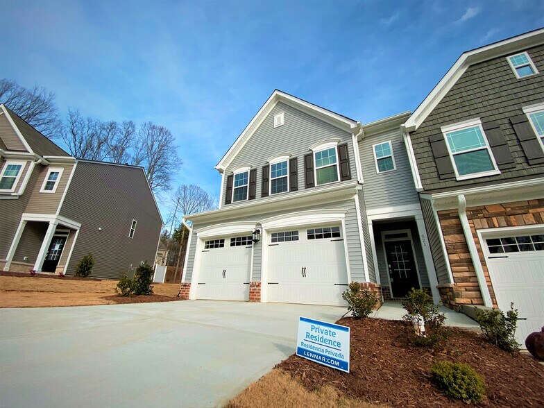 Building Photo - 621 Great Eno Path