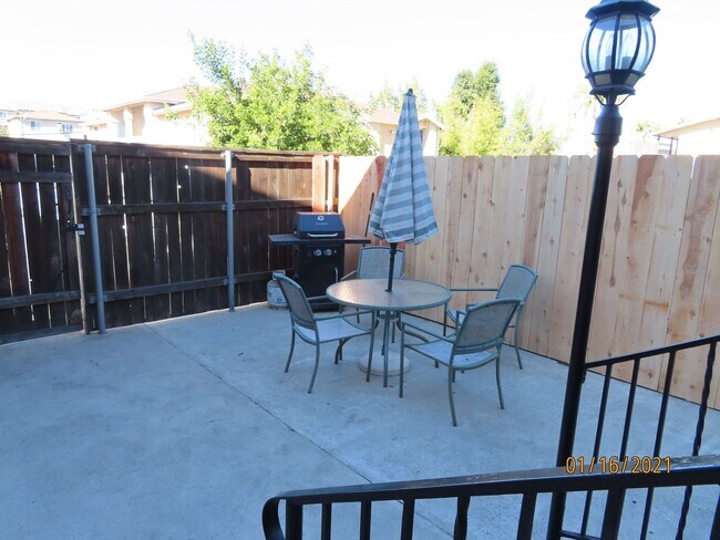 Building Photo - Renovated Two Bedroom Apartment in La Mesa