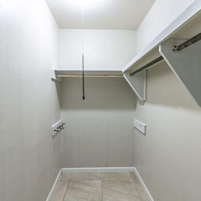 Building Photo - Room to Grow! Spacious, Remodeled 3/2/2 in Great Location!