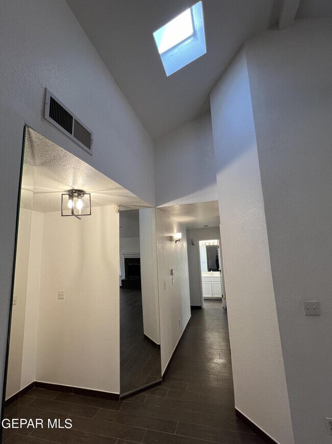 Building Photo - 7115 Oval Rock Dr