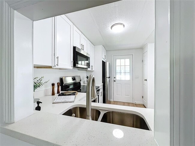 Building Photo - 241 Menlo Park Ave