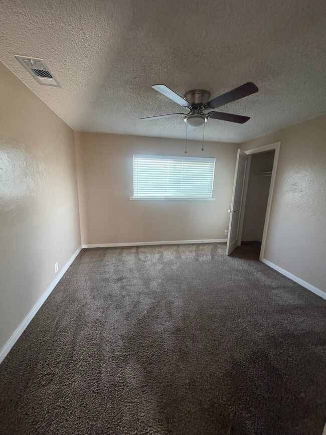 Building Photo - 6832 E Harvey Ave