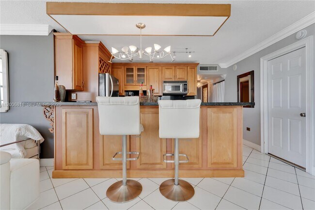 Building Photo - 5555 Collins Ave