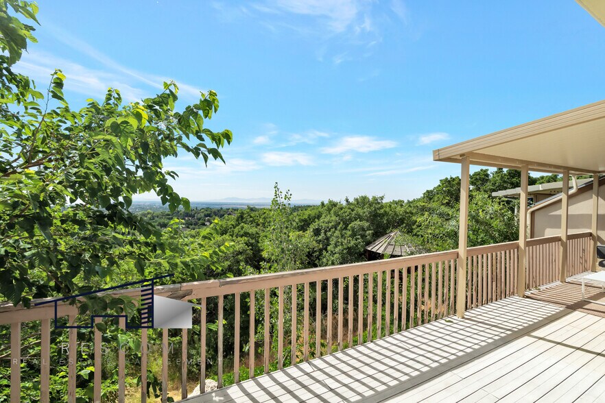 Building Photo - 5091 Ridgedale Dr
