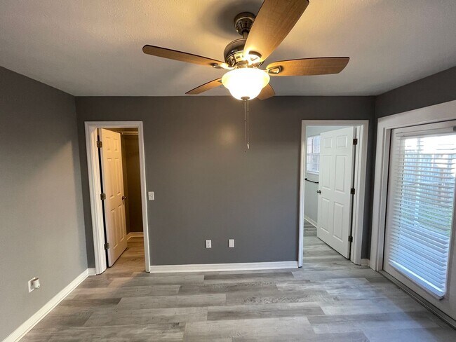 Building Photo - For Lease - 3 BR|2 BA Near Tyndall Air For...