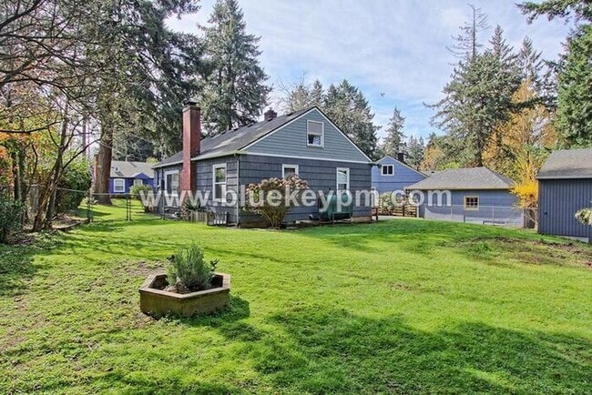 Building Photo - 4 Bedroom, 2 Bath Home with Primary on Main Floor, Basement and Large Fenced Yard