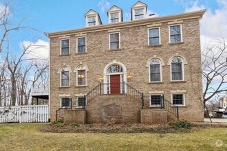 Building Photo - 3 Bedroom 3.5 Bathroom Townhouse// Vienna/...
