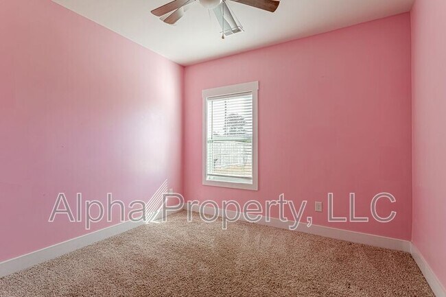 Building Photo - 112 Walking Stick Wy