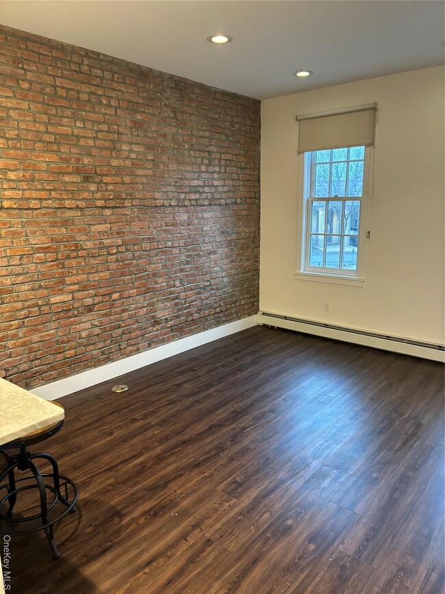 Building Photo - 134 Tulip Ave