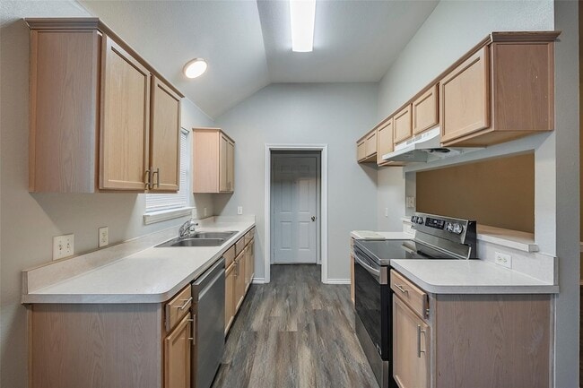 Building Photo - 3205 Carverly Ave