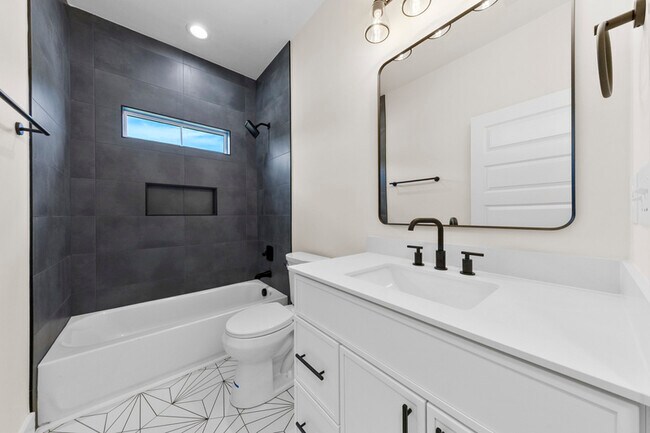 Building Photo - 3420 Tappan Pl