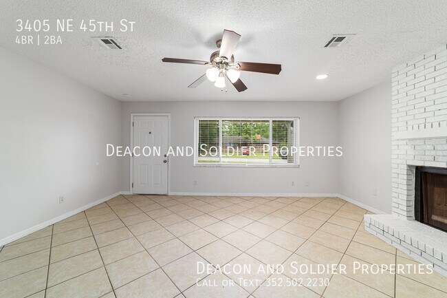 Building Photo - 3405 NE 45th St