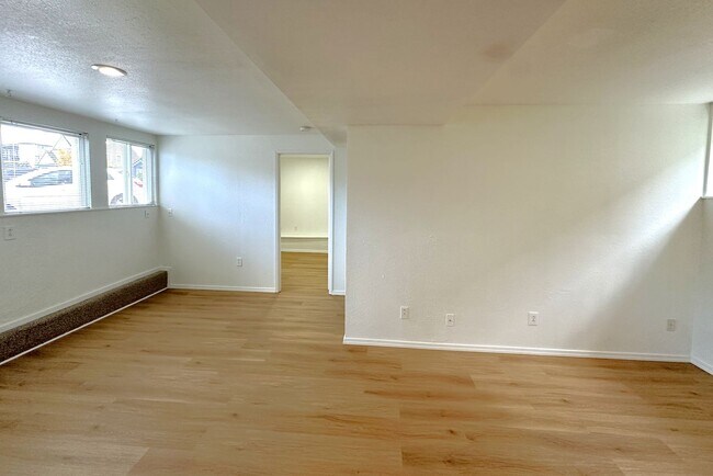 Building Photo - 3022 Federal Ave