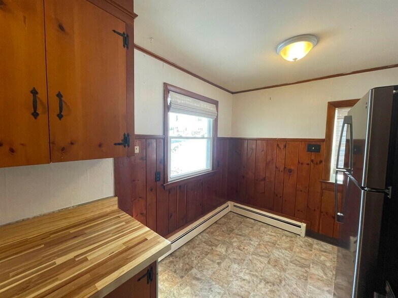 Building Photo - 7 Central